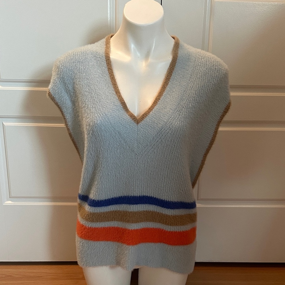 BDG V-Neck Sweater in Gray with Stripes